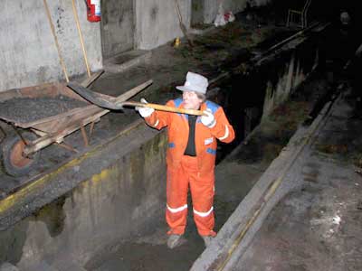 "Skitjobbet" med stdning av lokstallsgravarna.