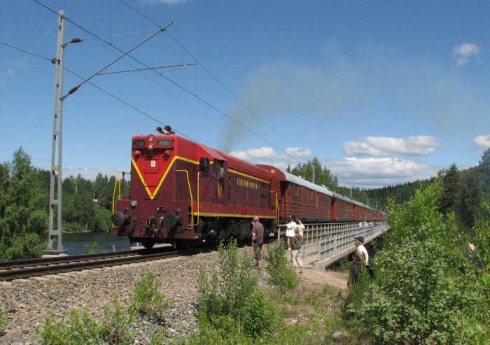 9 juni.  Gvle - Mora - Sveg. Foto krning vid Duvnsbron. Eftersom tget hade Da-lok som 