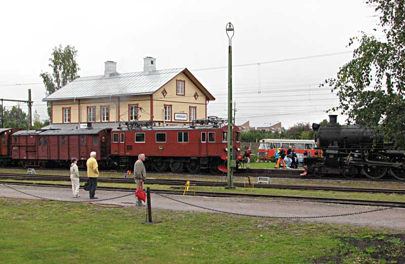 Hennan med Malmbanans Vnners Du 444 och museets lok B 1312. Foto: Rolf Sten