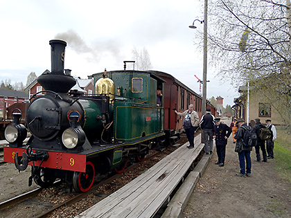 Jdras strax innan avgng mot Svartbcken Nedre. Lok nummer 9 "TALLS" svarar fr dragkraften. Foto: Rolf Sten.